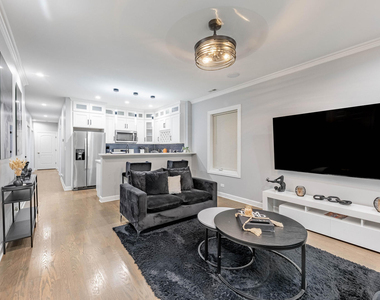 4634 S Langley Avenue - Photo Thumbnail 6