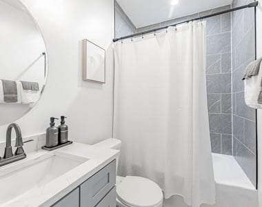 4634 S Langley Avenue - Photo Thumbnail 12
