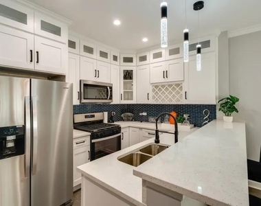 4634 S Langley Avenue - Photo Thumbnail 4