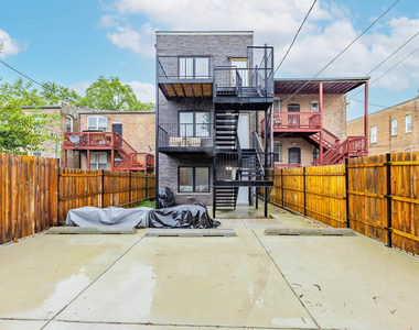 4634 S Langley Avenue - Photo Thumbnail 15