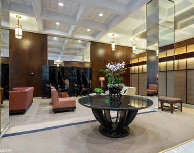 1325 N State Parkway - Photo Thumbnail 26