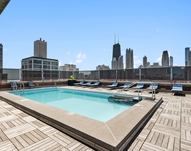 1325 N State Parkway - Photo Thumbnail 22