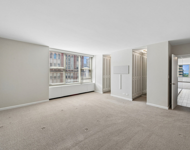 1325 N State Parkway - Photo Thumbnail 12