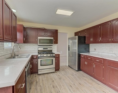 1413 Skylark Lane - Photo Thumbnail 15