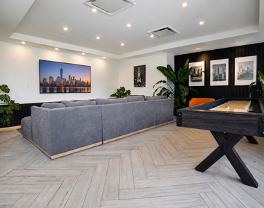 655 W Irving Park Road - Photo Thumbnail 23