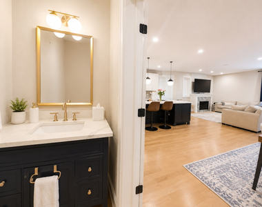 1225 W Addison Street - Photo Thumbnail 7