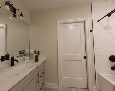 1225 W Addison Street - Photo Thumbnail 17