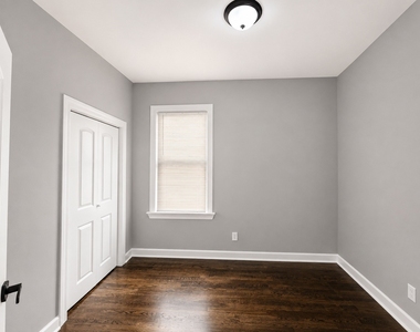 6742 S Morgan Street - Photo Thumbnail 5