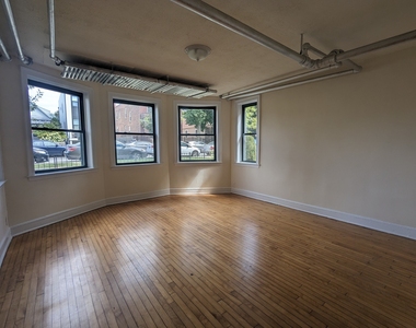 2338 N Spaulding Avenue - Photo Thumbnail 3
