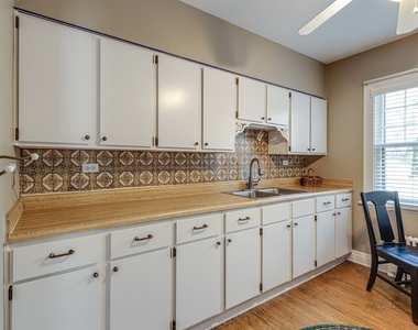 389 E Deerpath Road - Photo Thumbnail 14