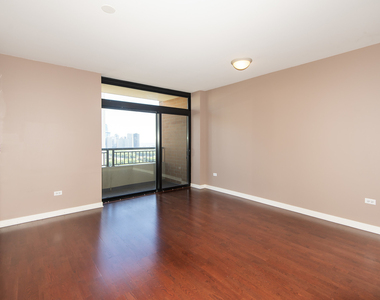 1160 S Michigan Avenue - Photo Thumbnail 4