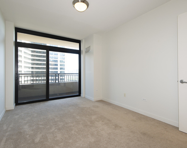 1160 S Michigan Avenue - Photo Thumbnail 2