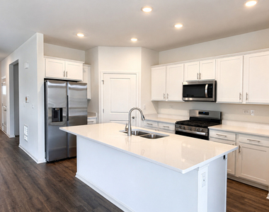 301 Westminster Court - Photo Thumbnail 10