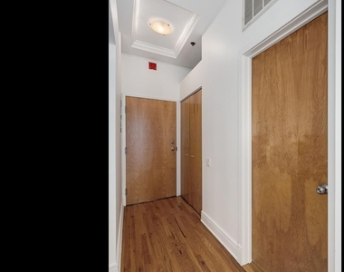 212 W Washington Street - Photo Thumbnail 4