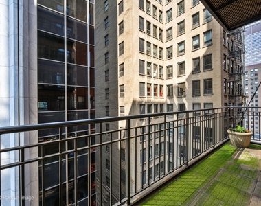 212 W Washington Street - Photo Thumbnail 16