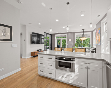 2301 W Wolfram Street - Photo Thumbnail 10