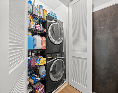 2301 W Wolfram Street - Photo Thumbnail 20
