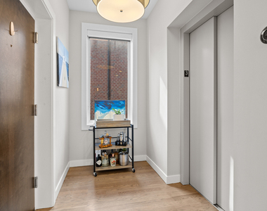 2301 W Wolfram Street - Photo Thumbnail 1