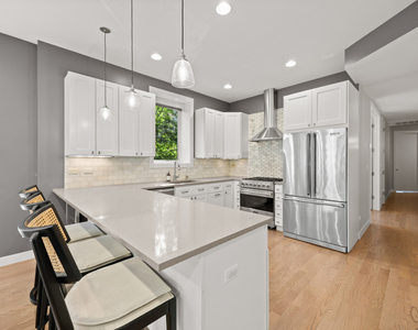 2301 W Wolfram Street - Photo Thumbnail 7