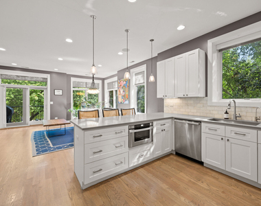 2301 W Wolfram Street - Photo Thumbnail 9
