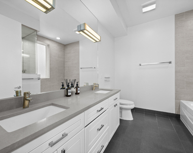 2301 W Wolfram Street - Photo Thumbnail 13
