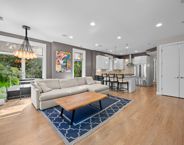 2301 W Wolfram Street - Photo Thumbnail 2