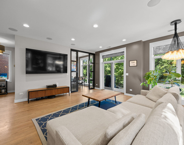 2301 W Wolfram Street - Photo Thumbnail 4
