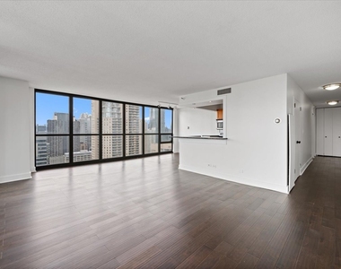 10 E Ontario Street - Photo Thumbnail 3