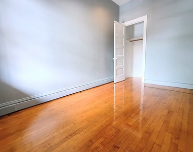 1911 W Belmont Avenue - Photo Thumbnail 11
