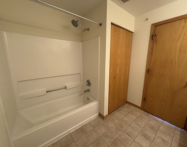 2268 Vanderbilt Drive - Photo Thumbnail 17