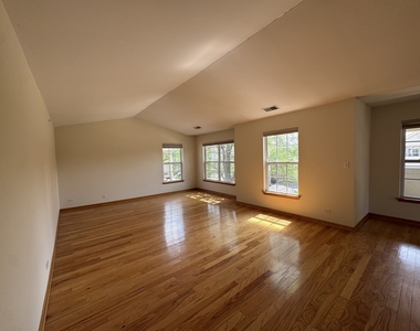 2268 Vanderbilt Drive - Photo Thumbnail 9