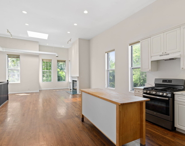1710 W Erie Street - Photo Thumbnail 5