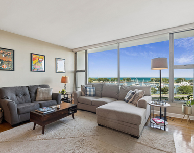 3200 N Lake Shore Drive - Photo Thumbnail 7