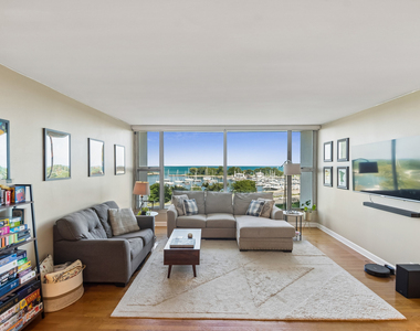 3200 N Lake Shore Drive - Photo Thumbnail 6