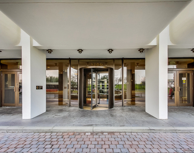 3200 N Lake Shore Drive - Photo Thumbnail 2
