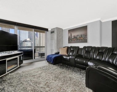 545 N Dearborn Street - Photo Thumbnail 3