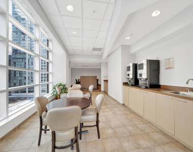 545 N Dearborn Street - Photo Thumbnail 38