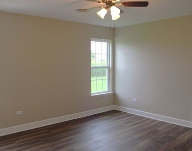 518 Carriage Court - Photo Thumbnail 4