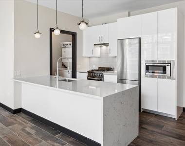 171 N Aberdeen Street - Photo Thumbnail 4
