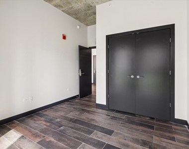 171 N Aberdeen Street - Photo Thumbnail 6