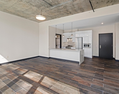 171 N Aberdeen Street - Photo Thumbnail 2