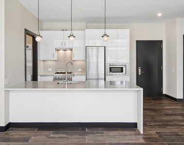 171 N Aberdeen Street - Photo Thumbnail 3