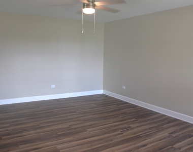 520 Carriage Court - Photo Thumbnail 3