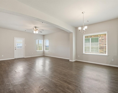 4305 E Bayou Maison Circle - Photo Thumbnail 8