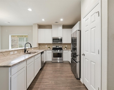 4305 E Bayou Maison Circle - Photo Thumbnail 6