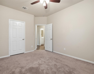 4305 E Bayou Maison Circle - Photo Thumbnail 23