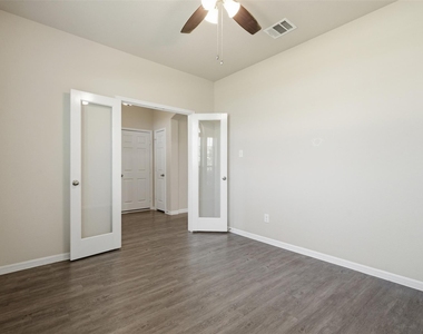 4305 E Bayou Maison Circle - Photo Thumbnail 5