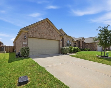 4305 E Bayou Maison Circle - Photo Thumbnail 2