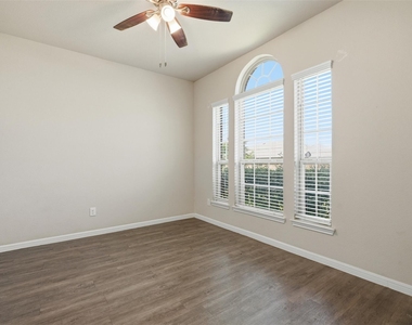 4305 E Bayou Maison Circle - Photo Thumbnail 4
