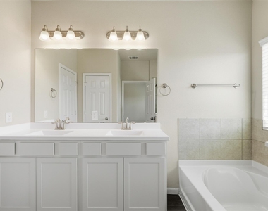 4305 E Bayou Maison Circle - Photo Thumbnail 16